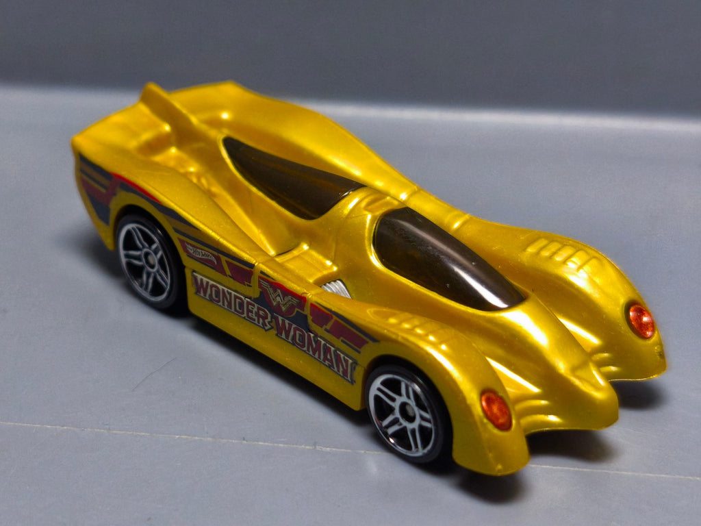 Hot Wheels 2016 batman vs superman exclusive Walmart  Power pistons    (A05)