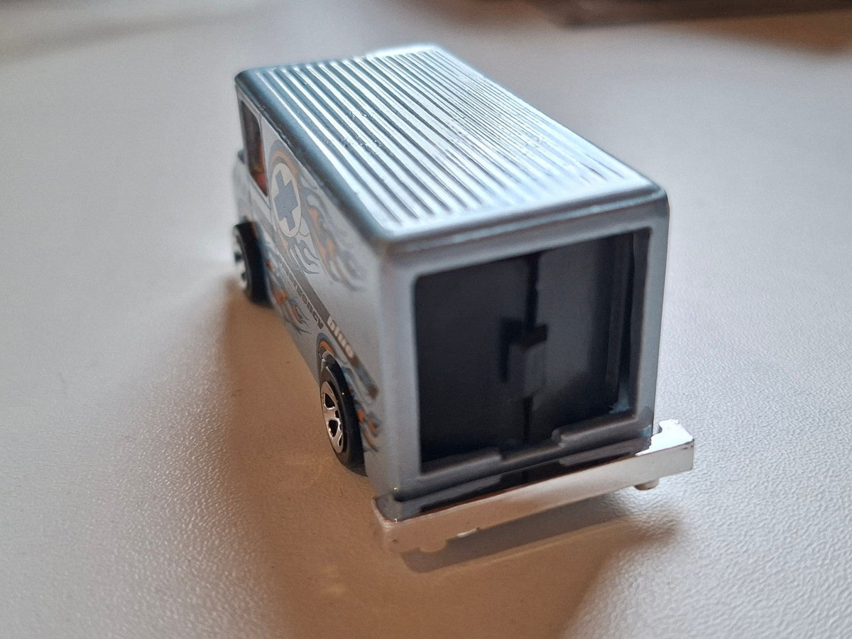 Hot Wheels 2001 multipack Delivery Van     (DV013)