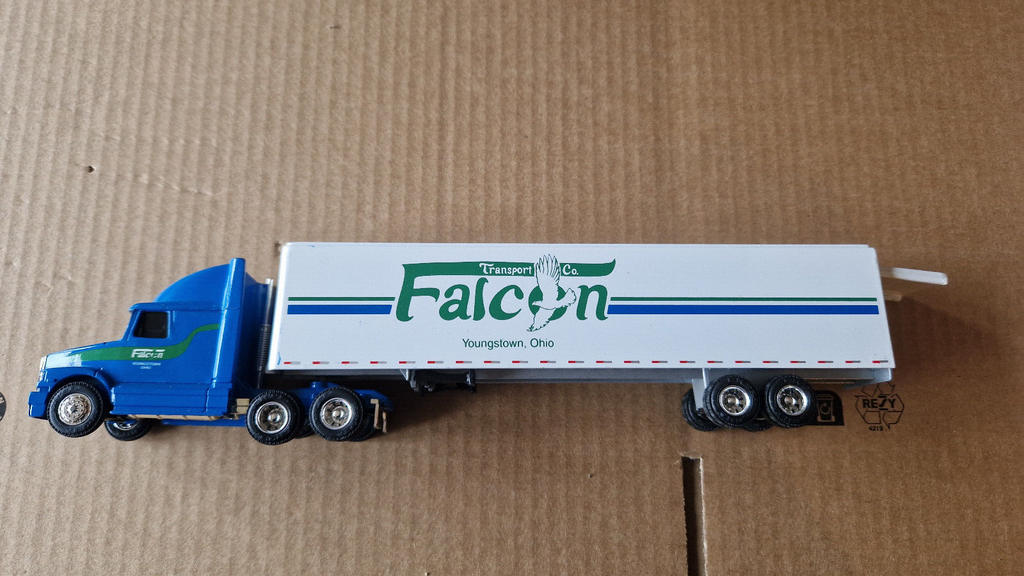 ERTL White GMC aero integral Falcon (NP25)