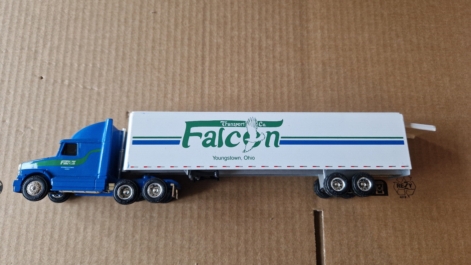 ERTL White GMC aero integral Falcon (NP25)