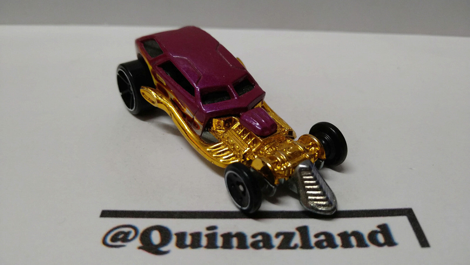 Hot Wheels 2010 mystery Surf crate  (A22)