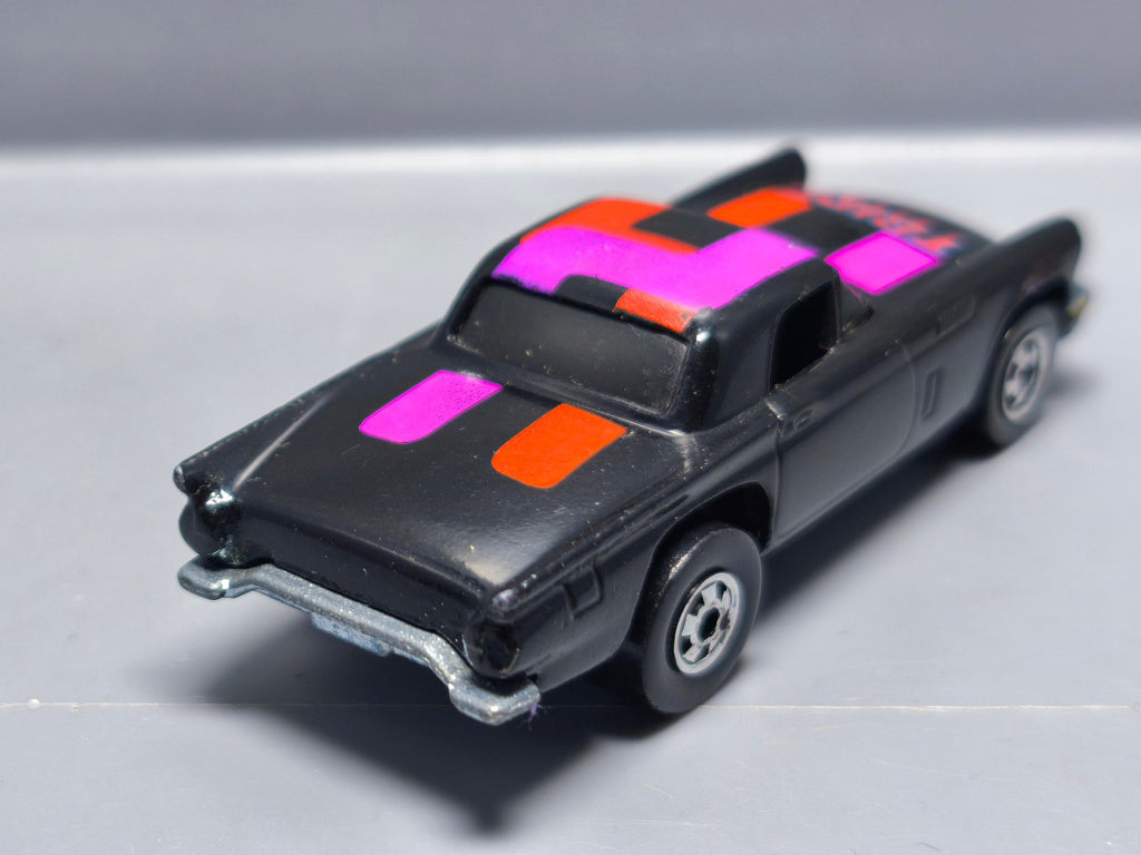 Hot Wheels  57 t-bird  version bw 1986 Hong Kong   (A26)