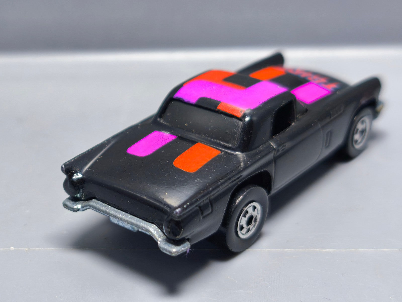 Hot Wheels  57 t-bird  version bw 1986 Hong Kong   (A26)