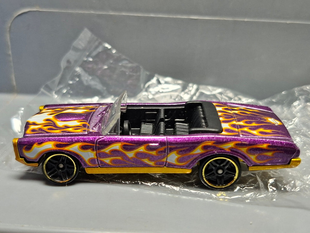 Hot Wheels 2010 easter speedsters egg '67 Pontiac GTO  (NP06)