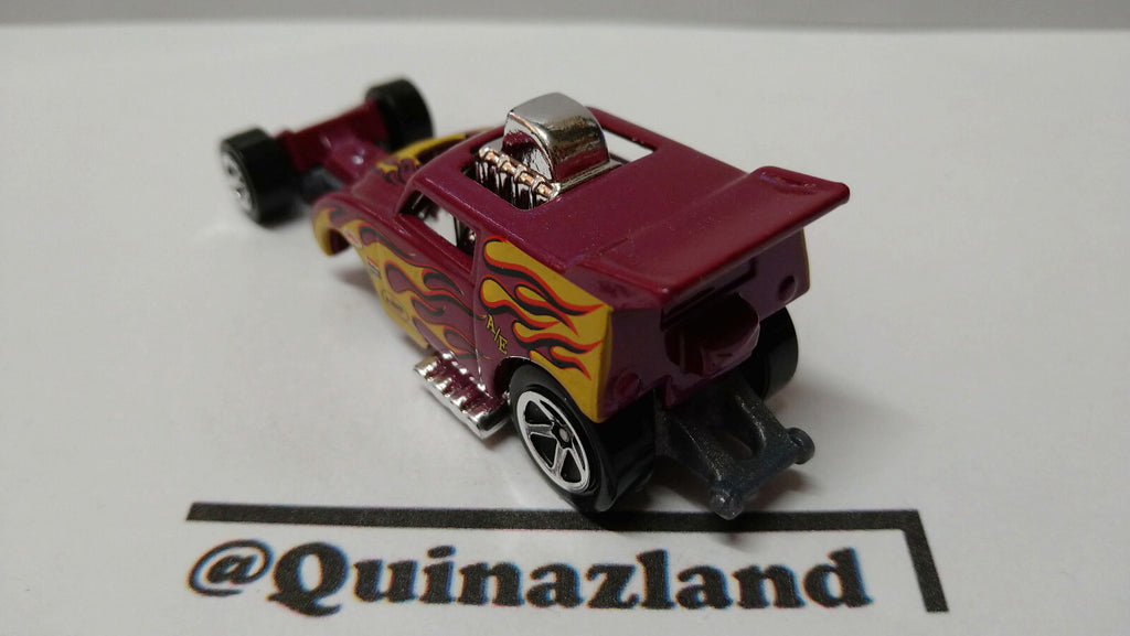 Hot Wheels Altered ego 2012-039   (A17)