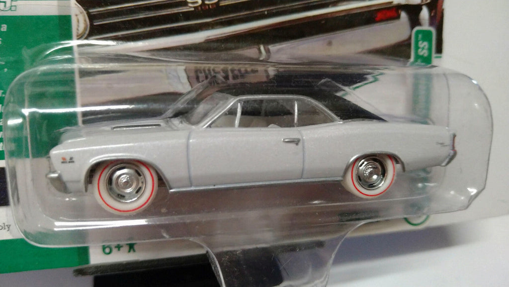 Johnny Lightning Muscle Car USA 1967 Chevy Chevelle SS Chase White (NG64)