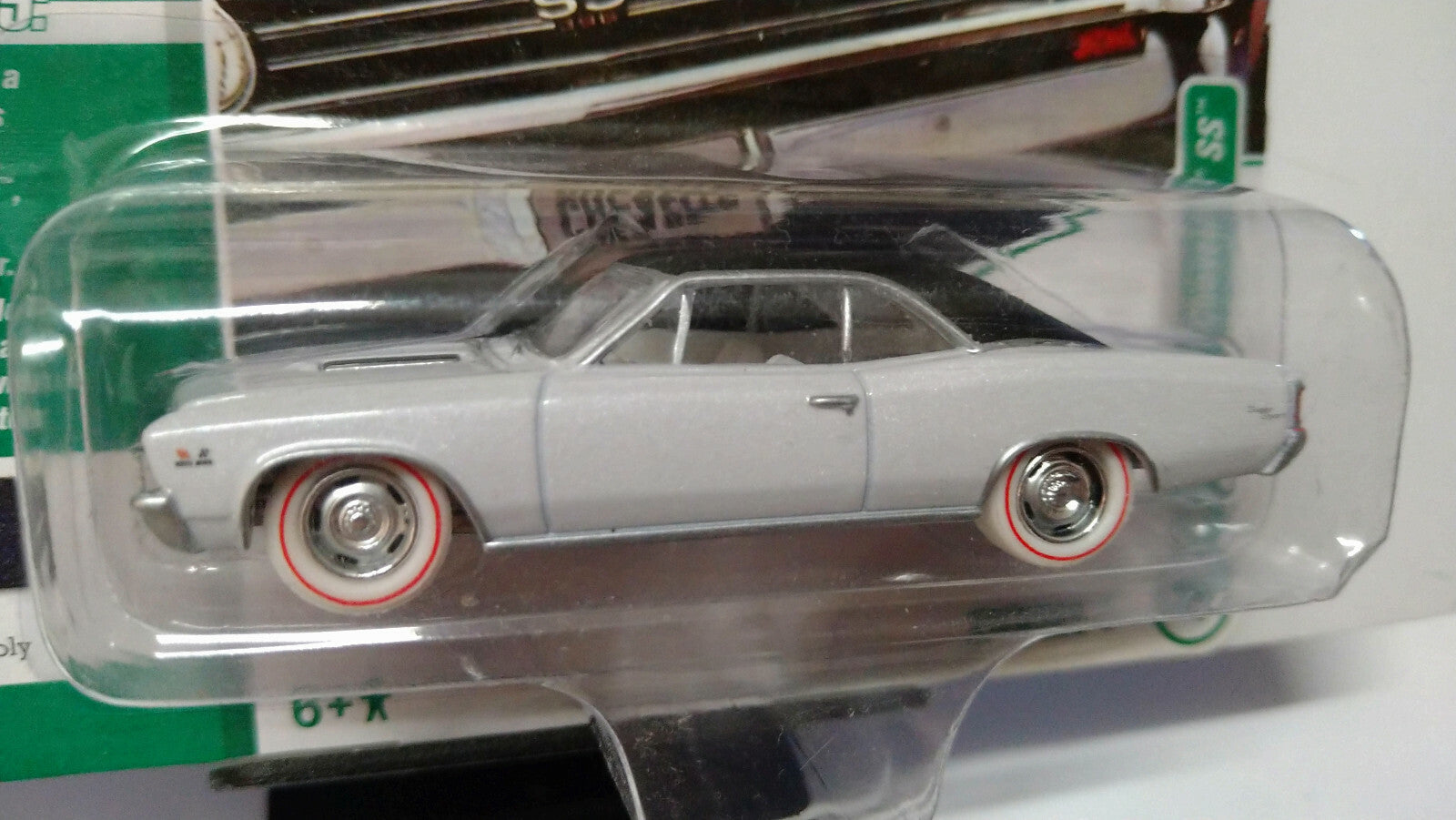 Johnny Lightning Muscle Car USA 1967 Chevy Chevelle SS Chase White (NG64)