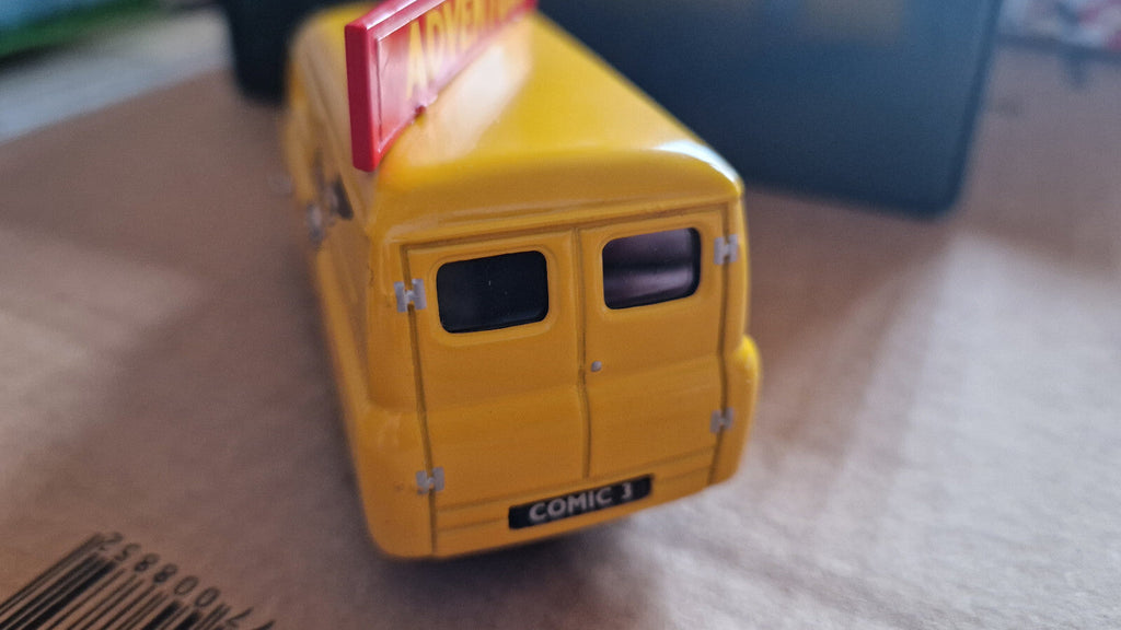 Corgi 1/43 Comic classics Bedford C A van limitée à 7500 exemplaires  (CT05)