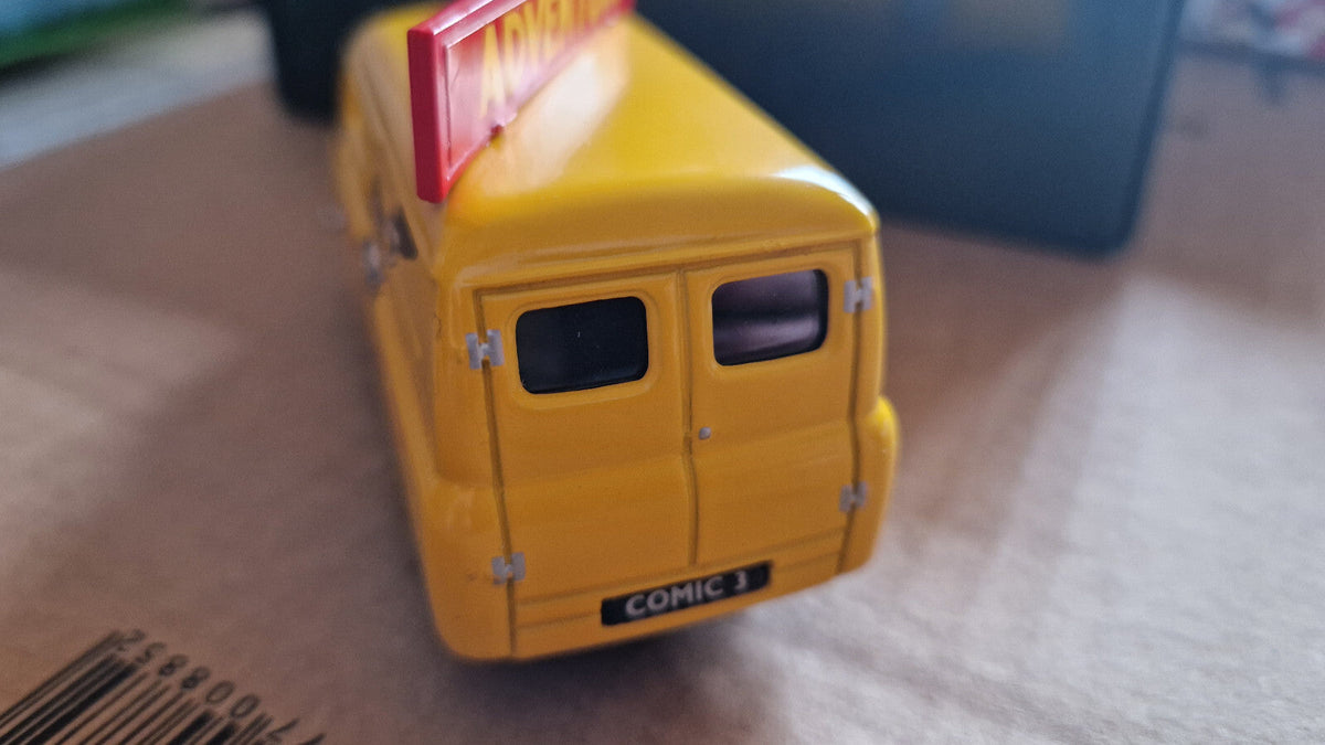 Corgi 1/43 Comic classics Bedford C A van limitée à 7500 exemplaires  (CT05)