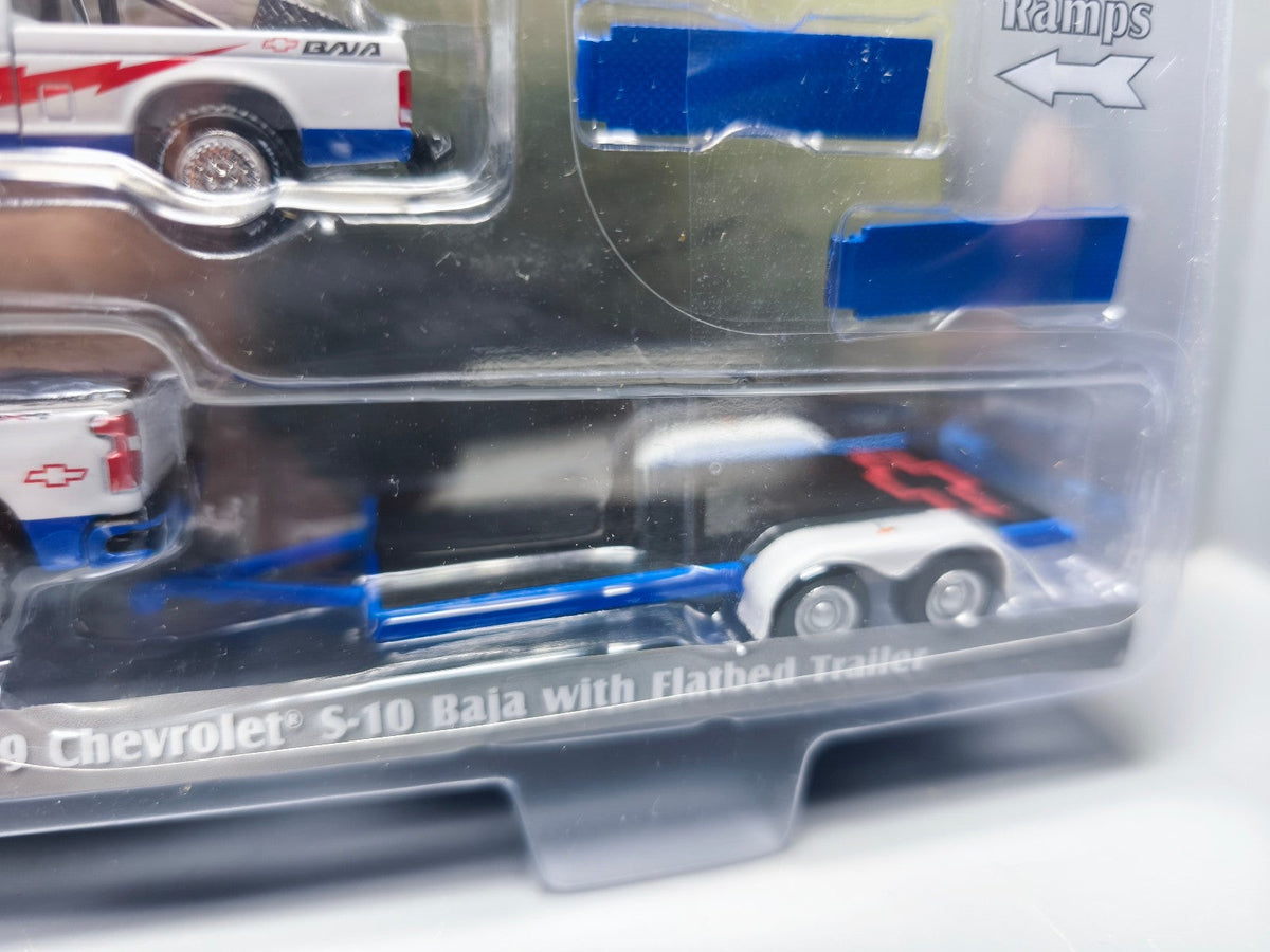 Greenlight Racing Hitch & Tow American Thunder  '23 Chevrolet Silverado  (CT03)