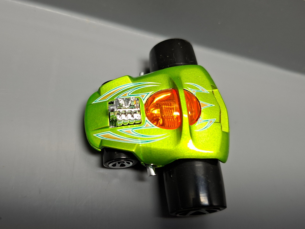 Hot Wheels Silhouette version lumière en haut 2004-062   (CP04)