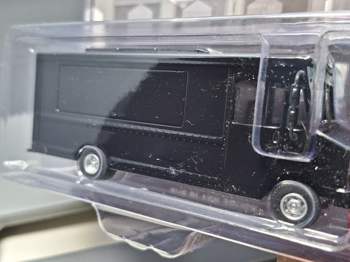 American Diorama 1/64 Food Truck – Black (CT07)