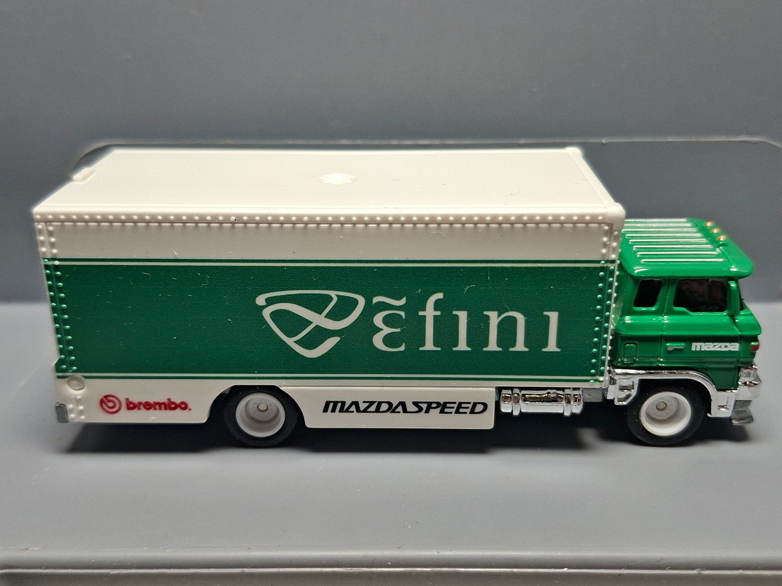Hot Wheels 2020 team transport  Sakura sprinter   (CP08)