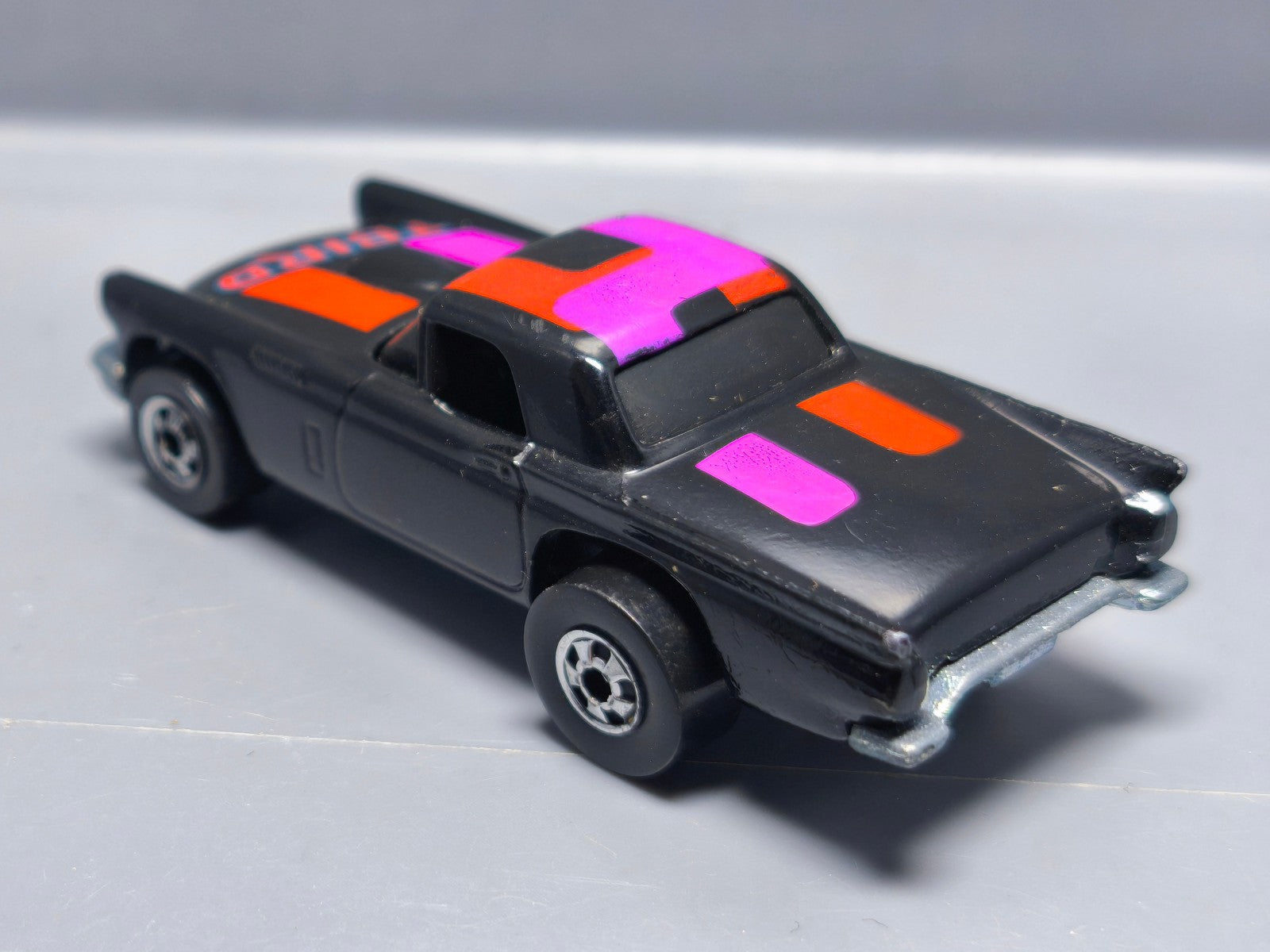 Hot Wheels  57 t-bird  version bw 1986 Hong Kong   (A26)