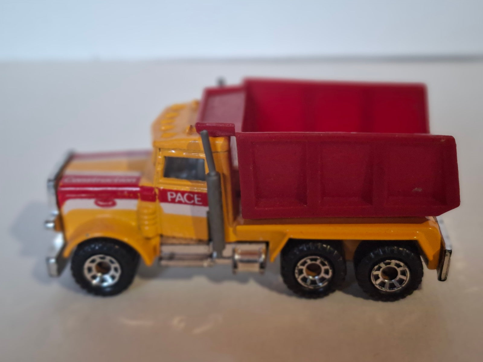 Matchbox Peterbilt dump truck    (A02)