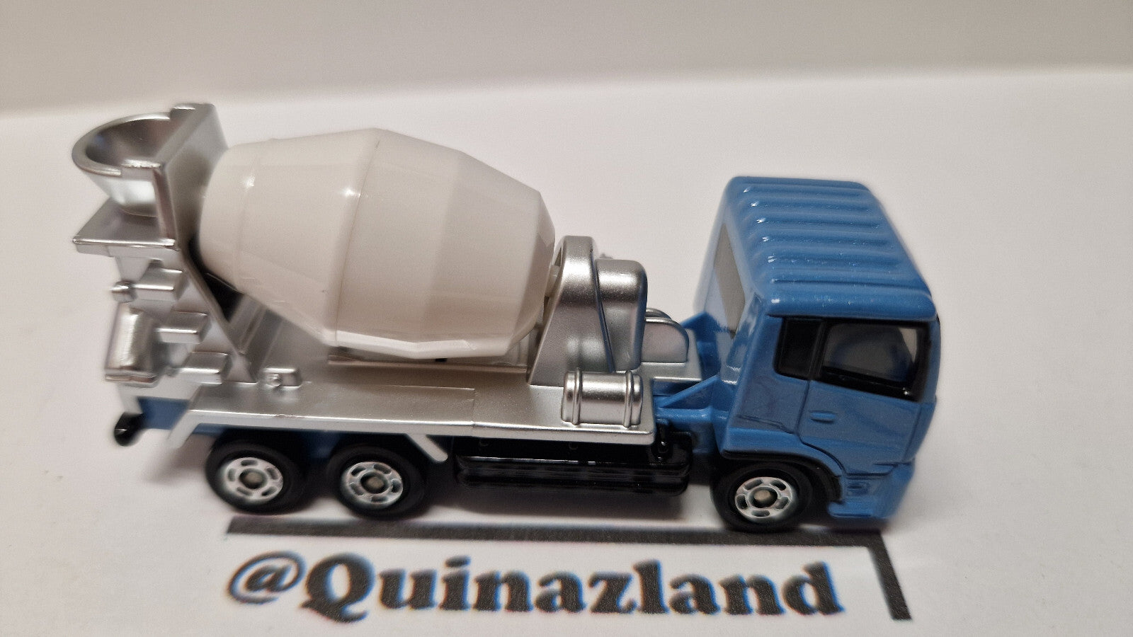 Tomica 2007 regular Nissan diesel quon mixer (CP06)