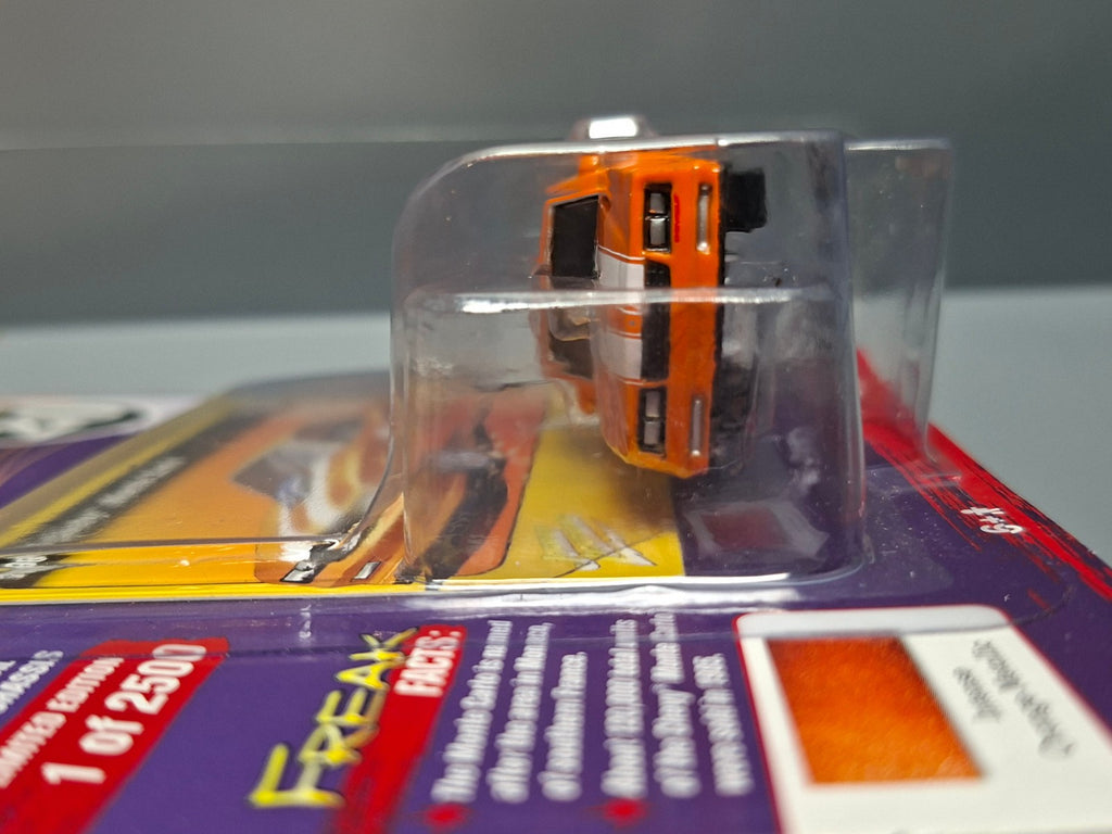 Johnny Lightning Street Freaks Spoilers Chevy Monte Carlo base blanche (NG04)