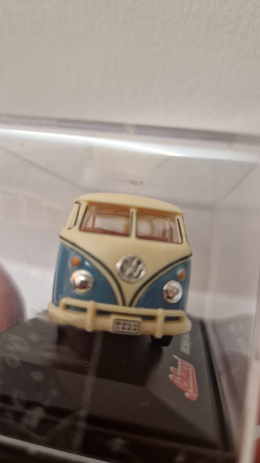 Schuco 1/72 Volkswagen bully samba  (NP31)
