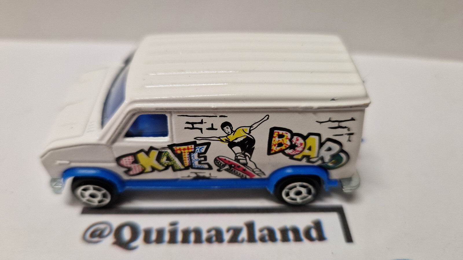 Majorette 1992 série 200 Ford E-350 fourgon Skate board (A21)