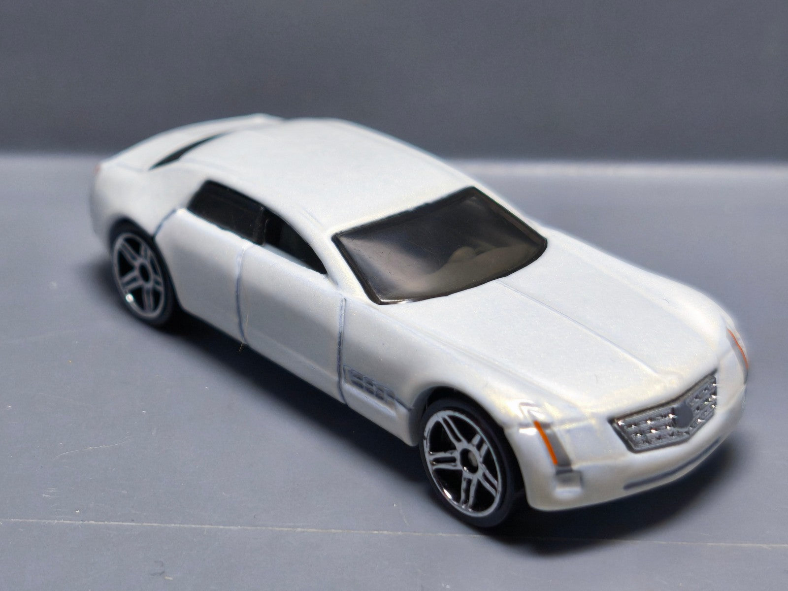 Hot Wheels Cadillac sixteen 2006-116   (A37)