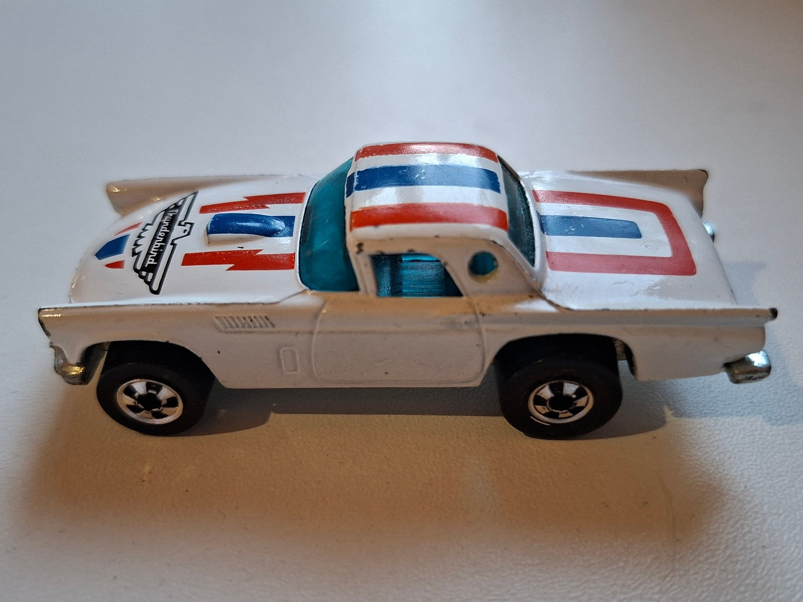 Hot Wheels 1978 flying colors  57 T-bird    (A08)