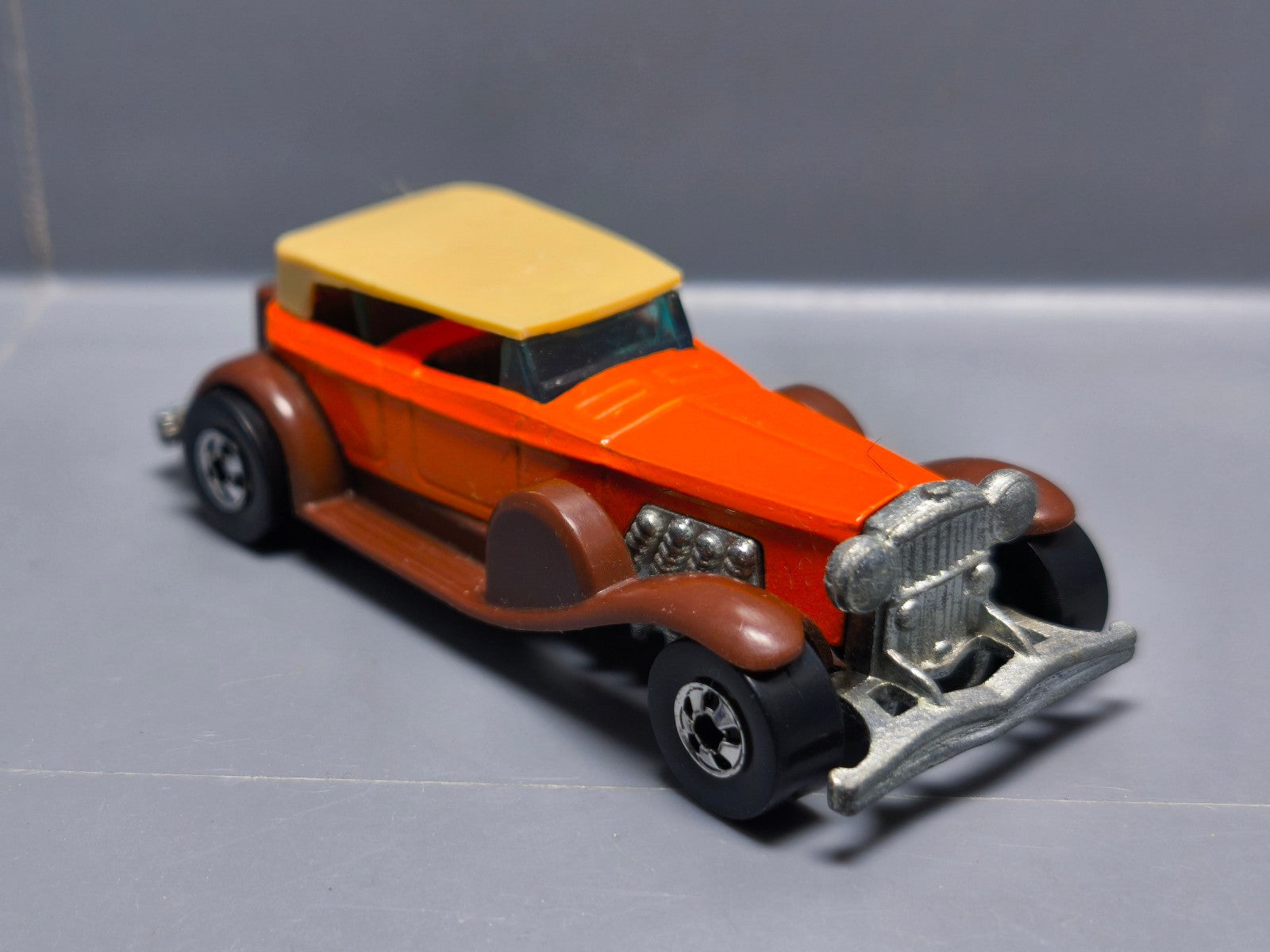 Hot Wheels 1977 flying customs 31 doozie  (A19)