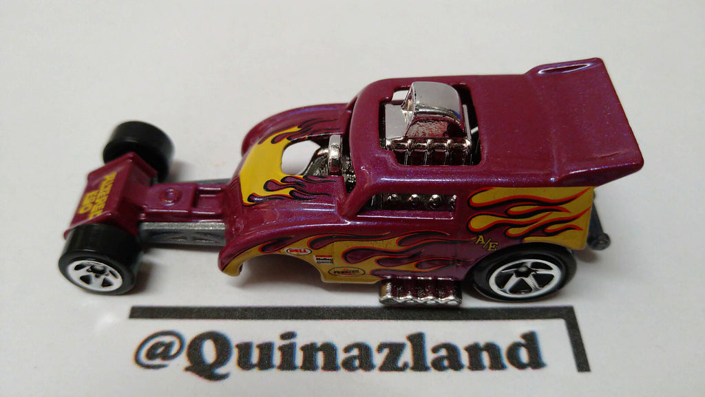 Hot Wheels Altered ego 2012-039   (A17)