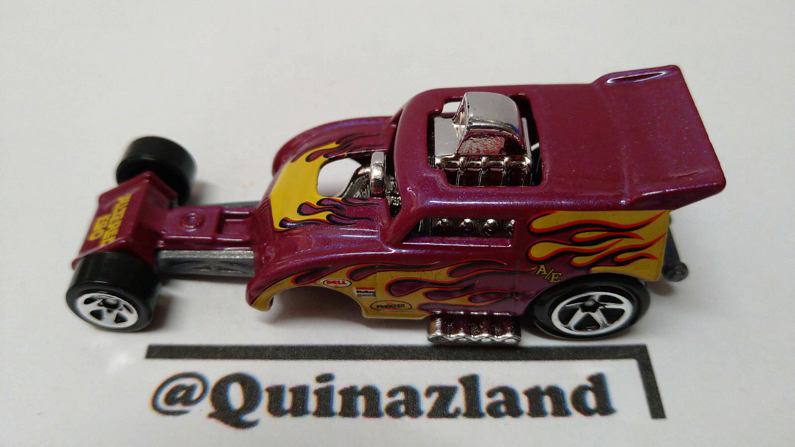 Hot Wheels Altered ego 2012-039   (A17)
