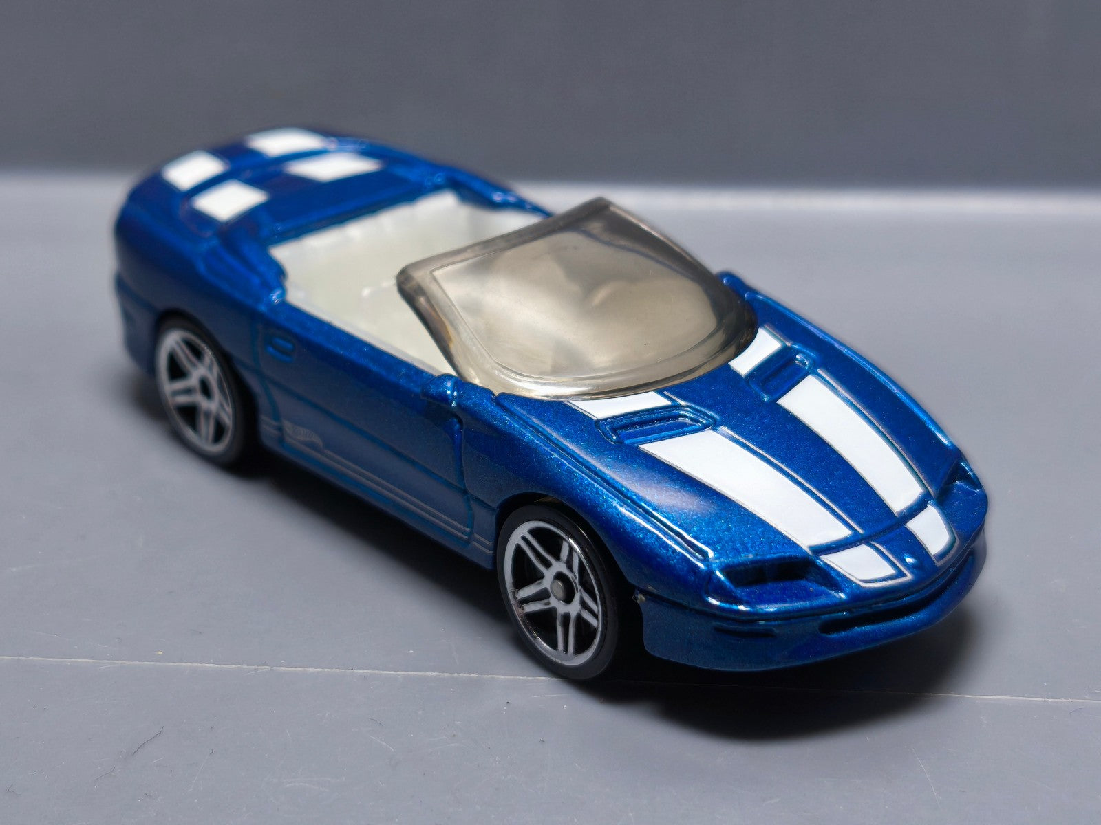 hot wheels 2017 camaro fifty 95 camaro (A19)