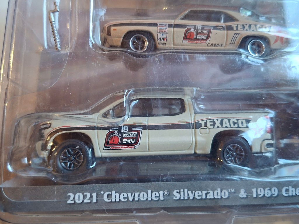 Greenlight 2021 Chevrolet Silverado and 1969 Chevrolet Camaro RS Texaco   (C12)