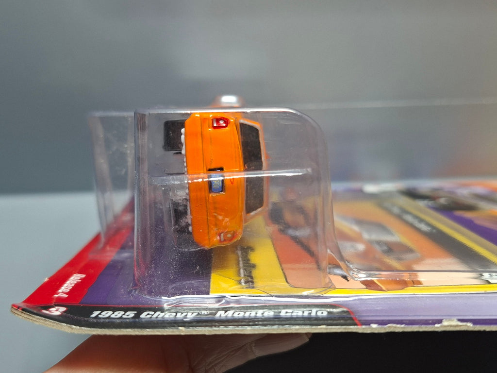 Johnny Lightning Street Freaks Spoilers Chevy Monte Carlo base blanche (NG04)