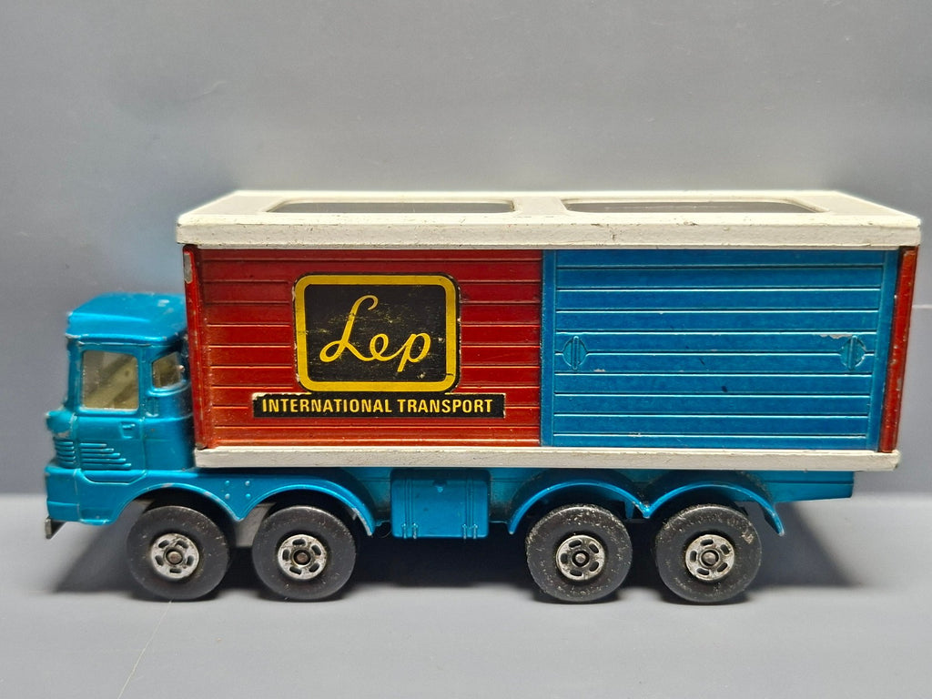 Matchbox  Super kings Freight liner scammell   (CP06)