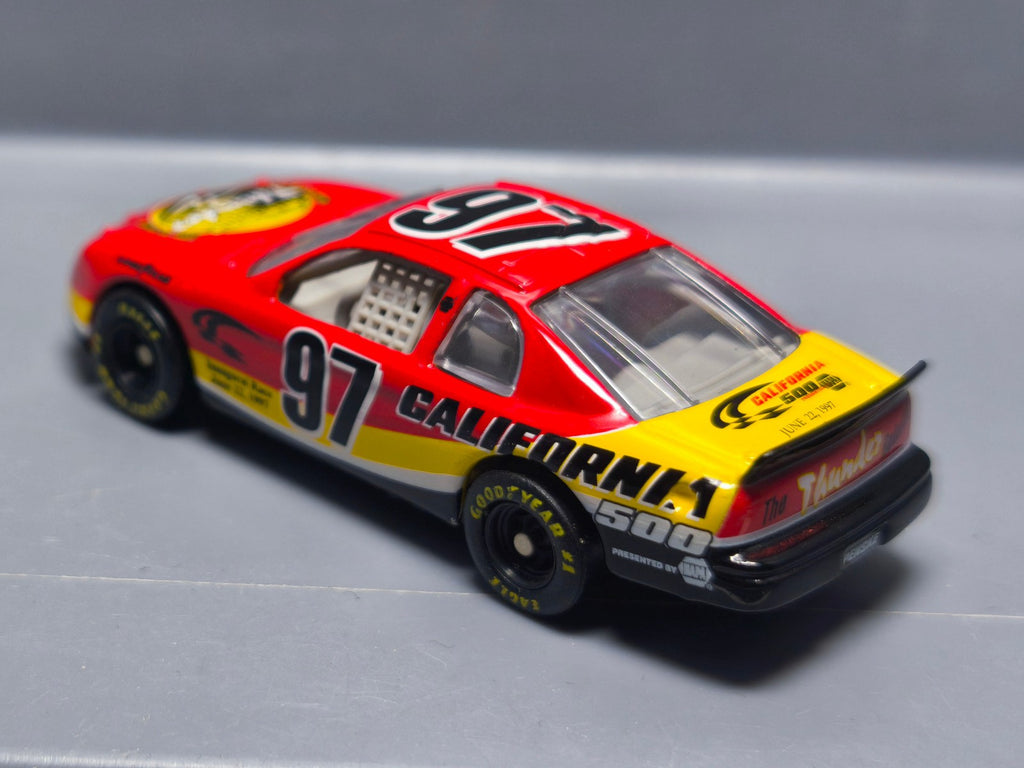 Revell  1997 Racing Chevrolet monte carlo pace car   (A20)