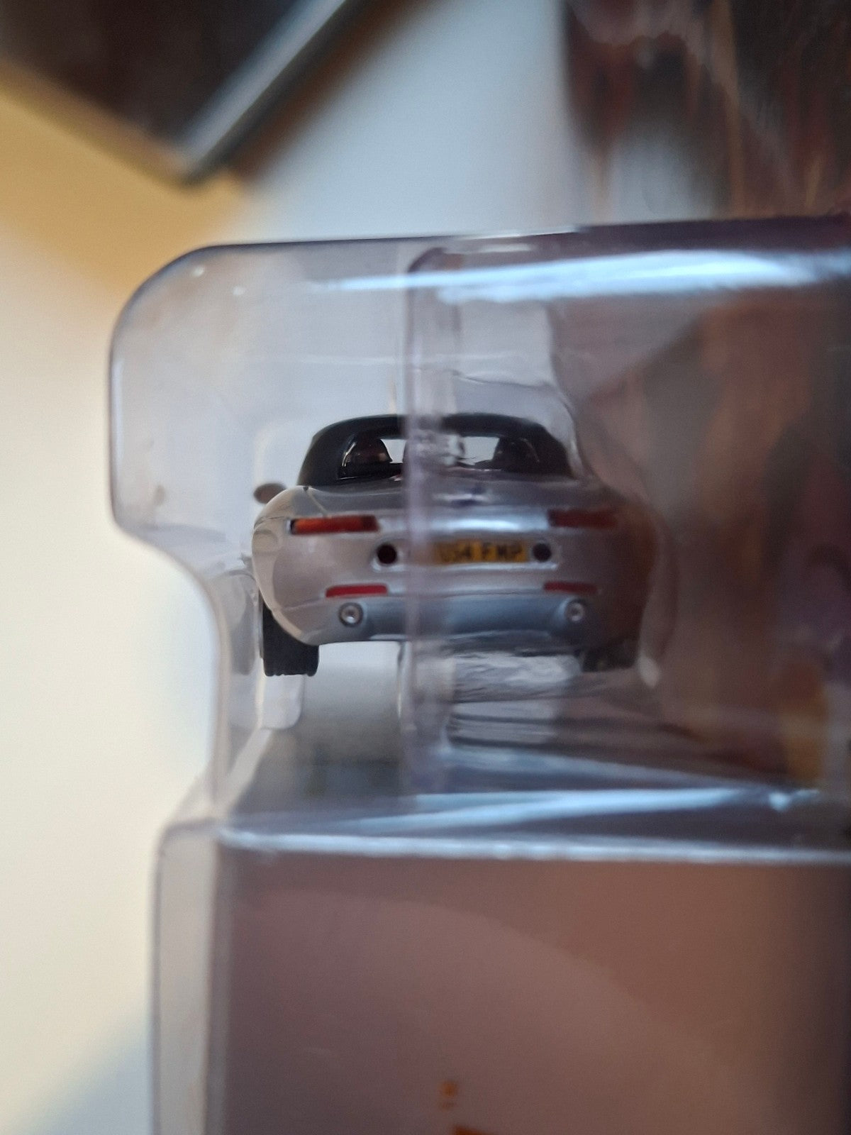 Mini GT 1999 BMW Z8 The World is not enough n° 906 (NG54)