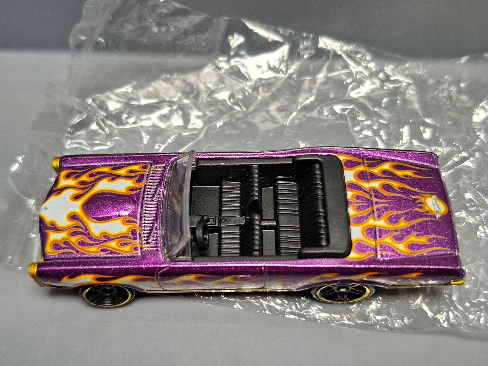 Hot Wheels 2010 easter speedsters egg '67 Pontiac GTO  (NP06)