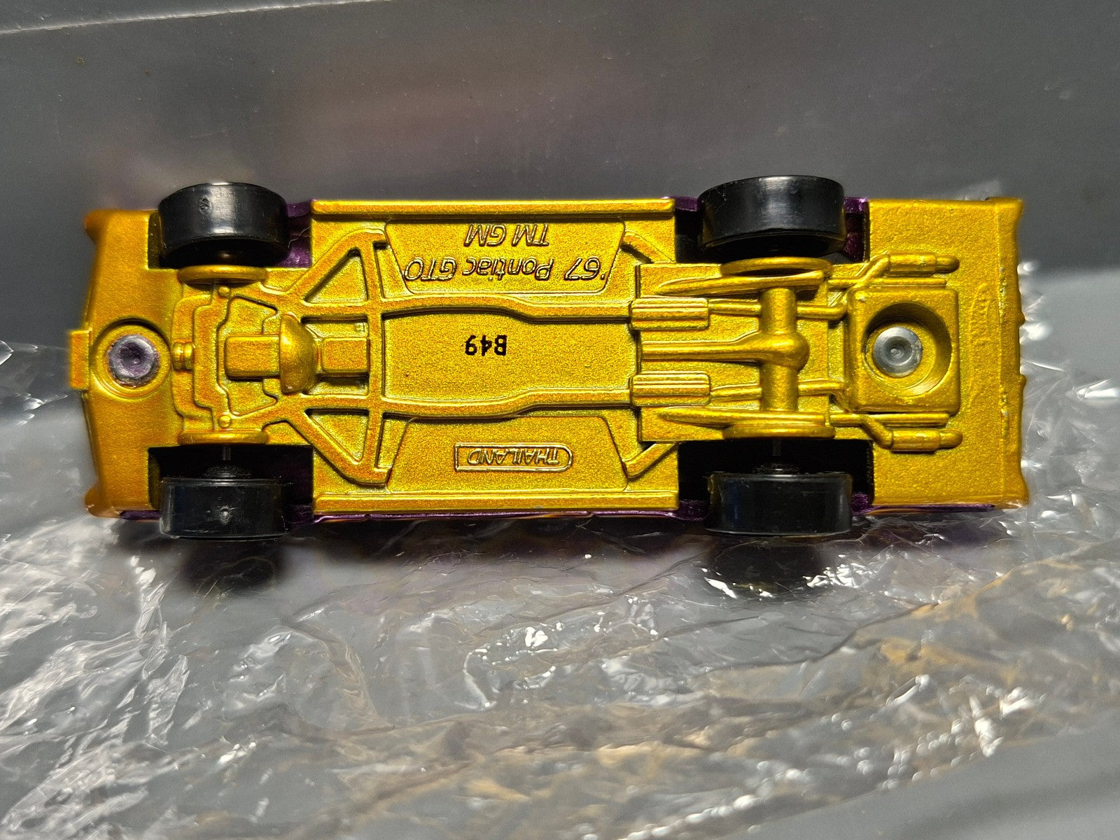 Hot Wheels 2010 easter speedsters egg '67 Pontiac GTO  (NP06)