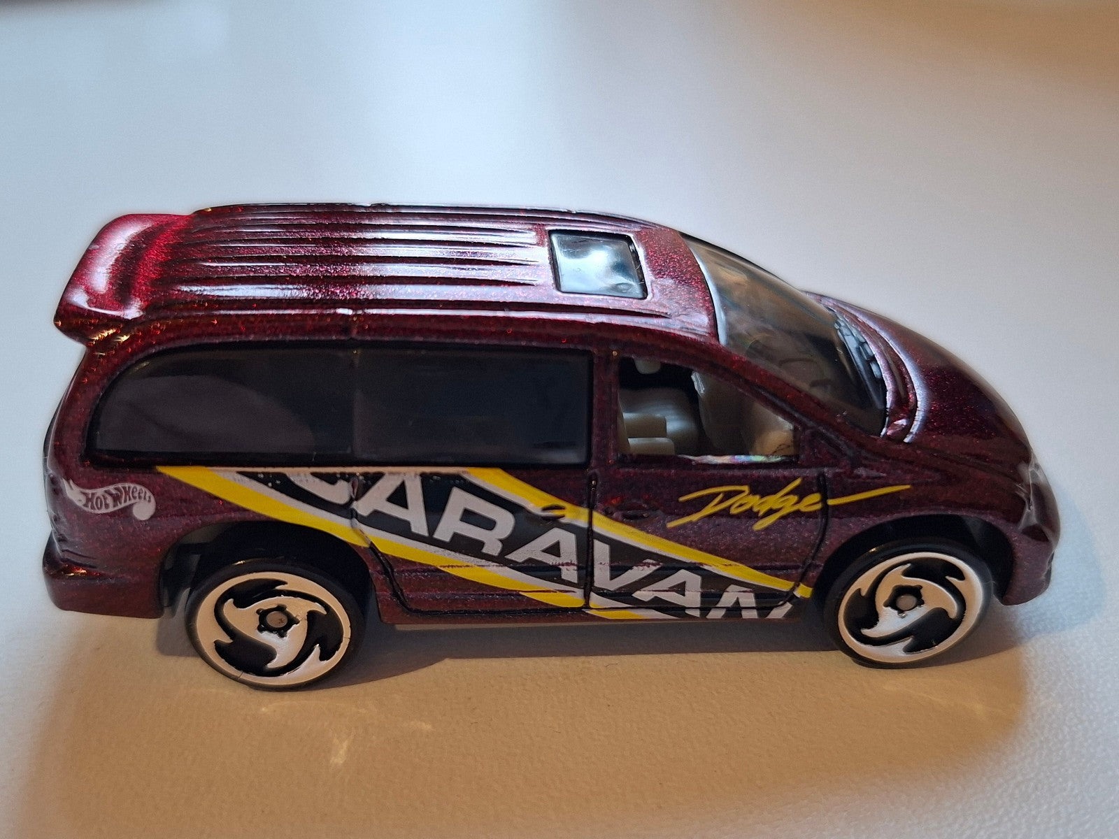 Hot Wheels Dodge caravan version sb  1998-633 (A08)