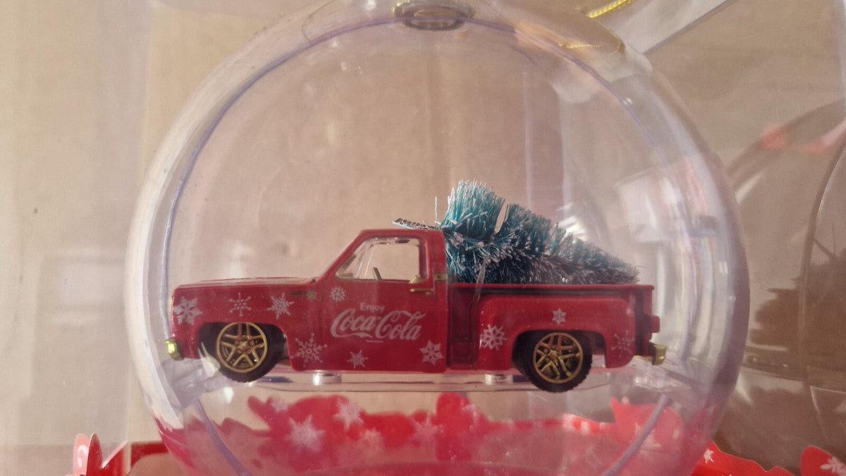 M2 Machines Chase Exclusive Coca Cola Ornament 1974 Chevy Stepside Truck  (CT09)
