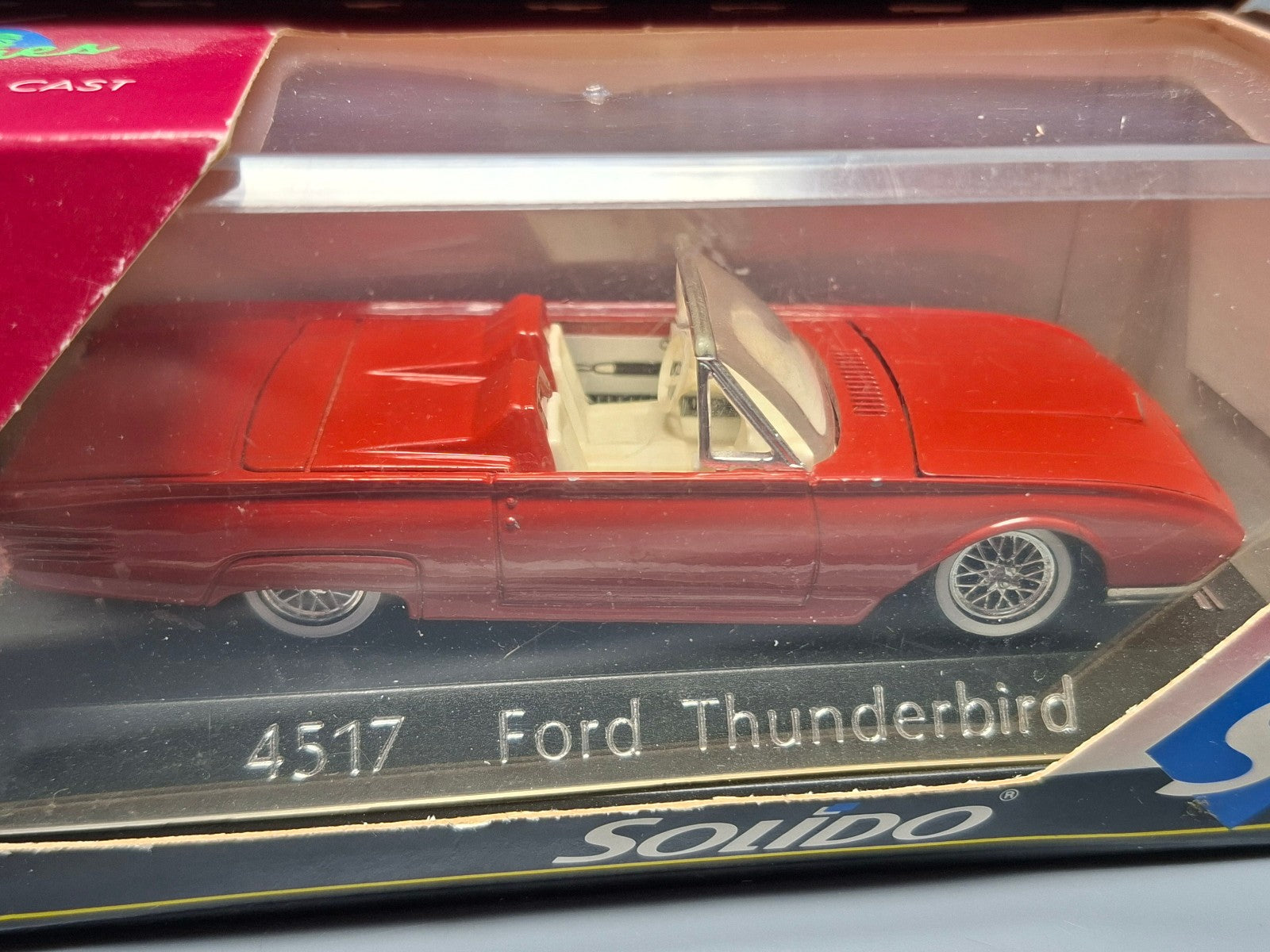 Solido Ford Thunderbird made in France 1/43 (NG09)