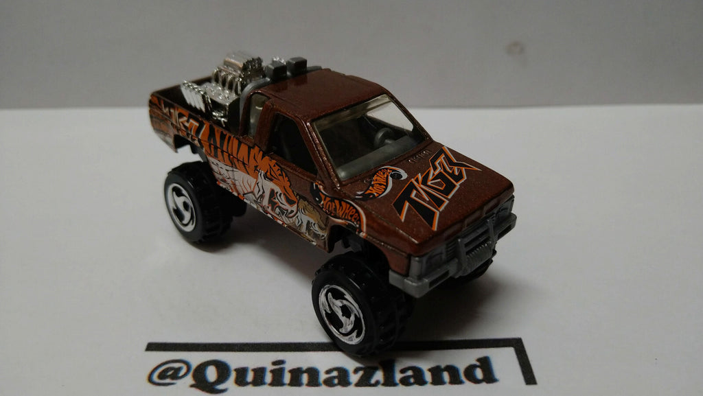 Hot Wheels Nissan hardbody 2000-021  (A16)