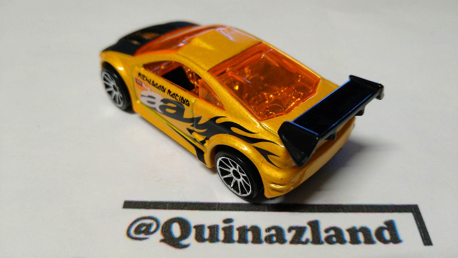 Hot Wheels Asphalt Assault version capot noir mat 2004-073 (A10)