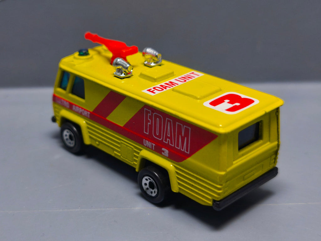 Matchbox Camion  de pompiers aéroport       (A20)