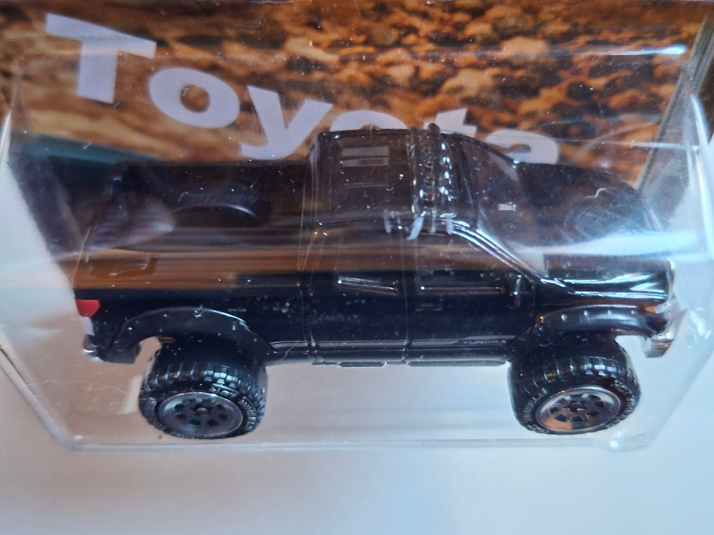 Hot Wheels 2025 Toyota ’10 TOYOTA TUNDRA   (NP49)