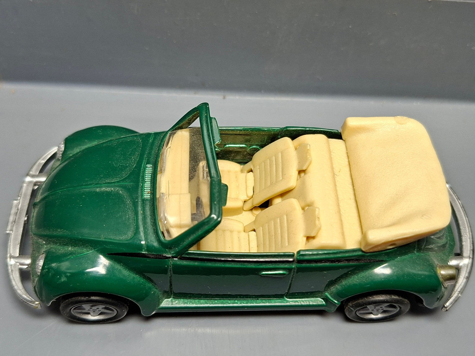 Maisto Volkswagen Beetle  (NP03)
