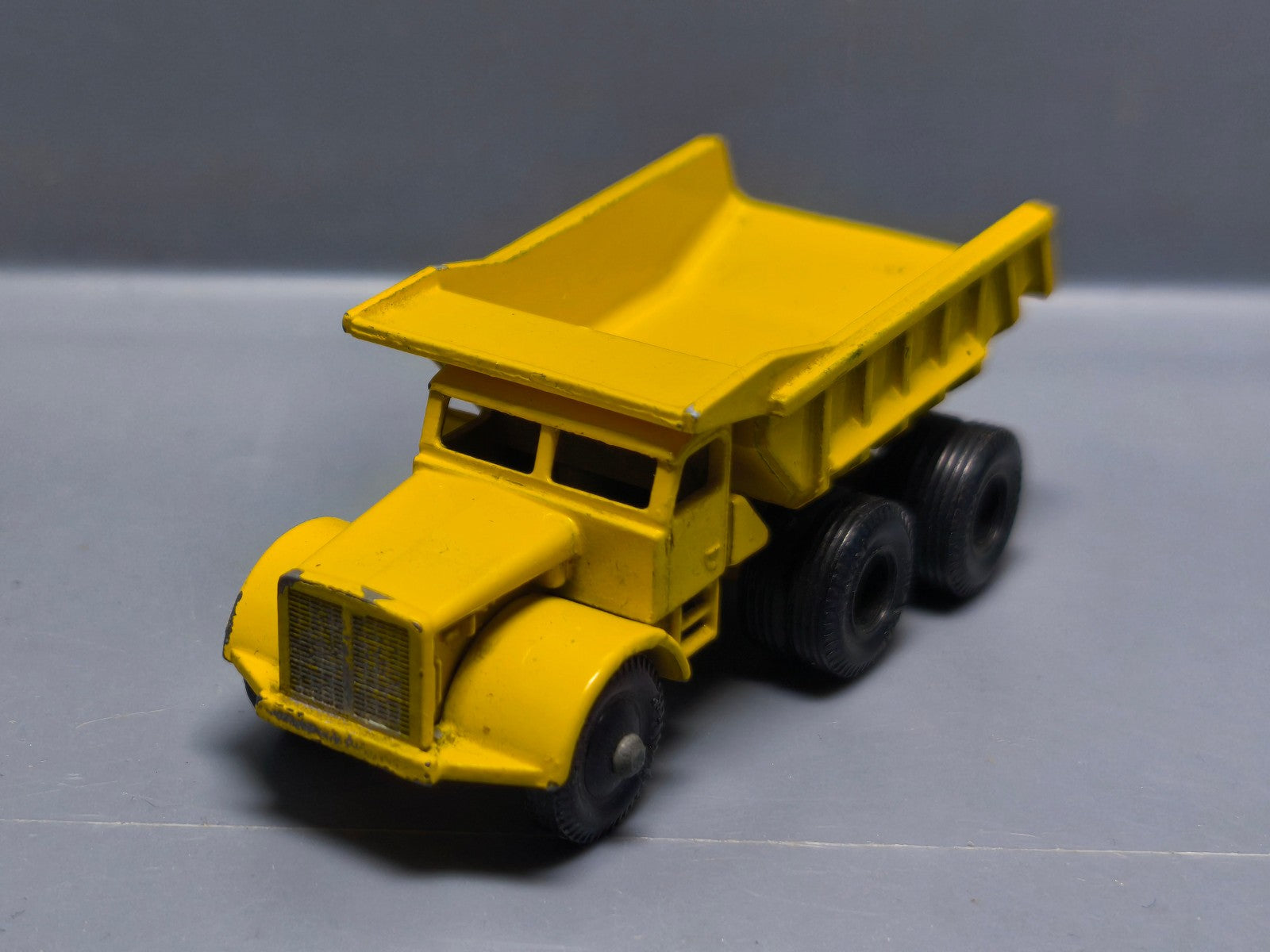 Matchbox Made in england  Euclid quarry dump truck    (A05)