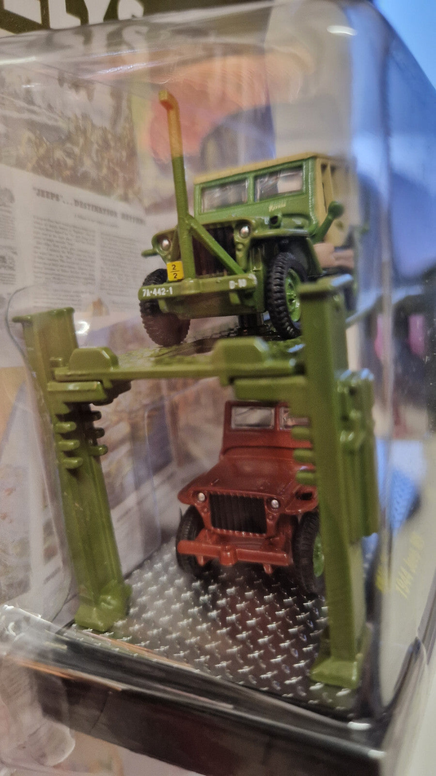 M2 Machines Auto-Lift Willy's Jeep 1944 Jeep MB  (NG25)