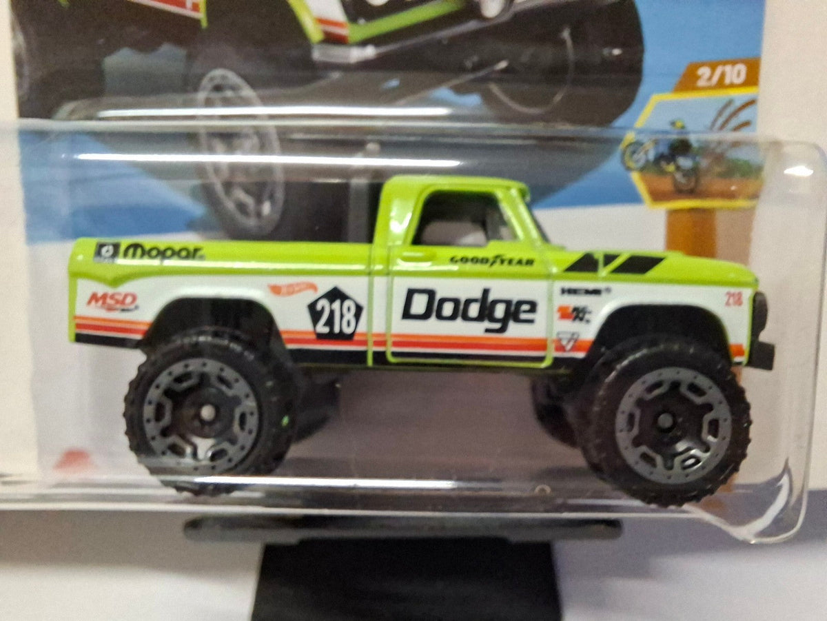 Hot Wheels '70 dodge power wagon   2025-056 (NP10)