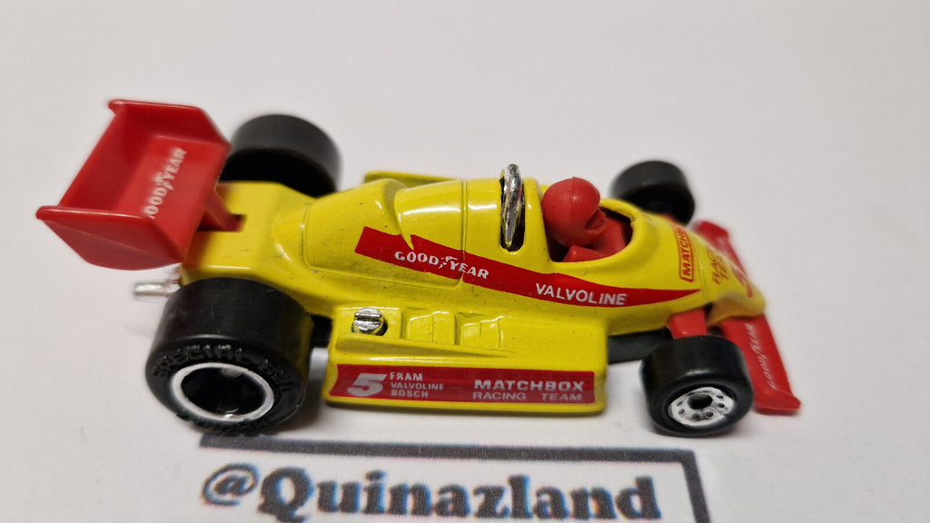 Matchbox 1987 mainline  F1 Racer  version moteur chrome (A31)