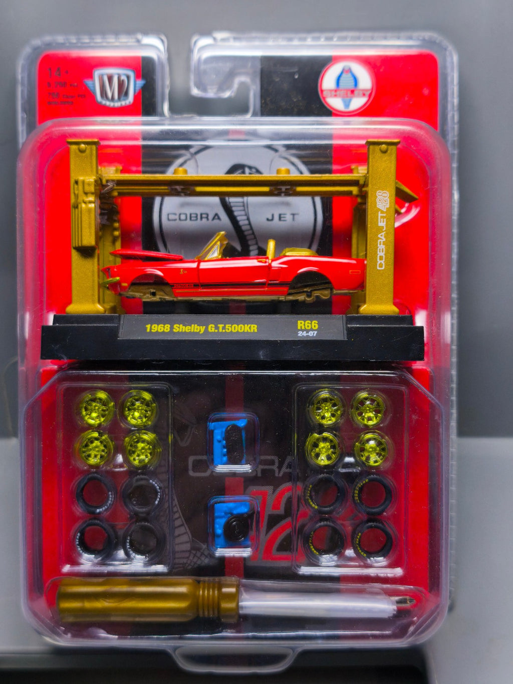 M2 Machines Model Kit Release 66 1968 Shelby GT 500 Chase (NG79)