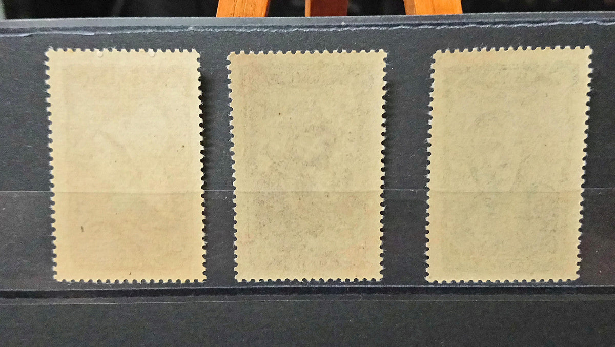 Lot 6 Timbres France Coiffes régionales du XVIII 1943